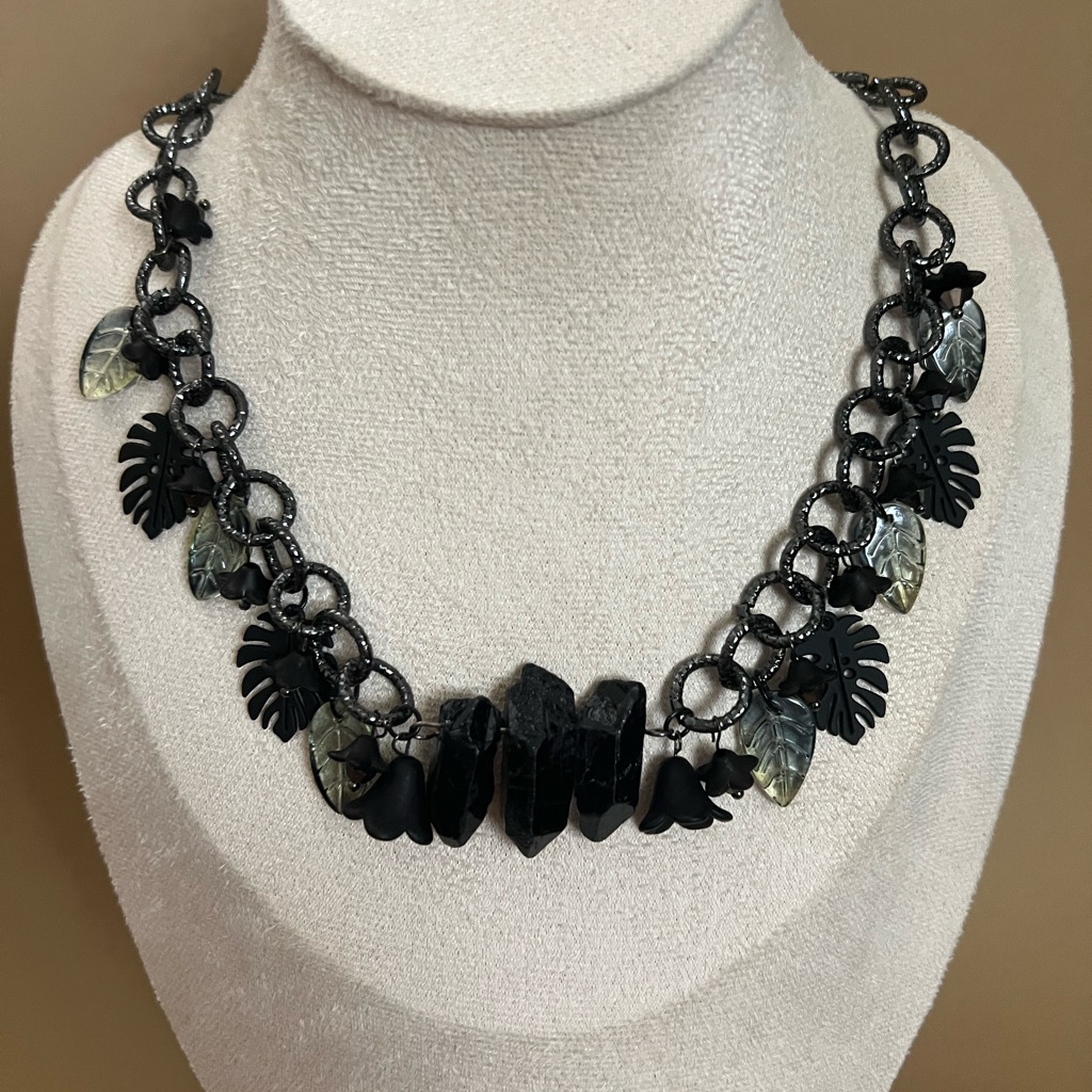 Elegant Black Leaf Necklace - Tropical Goth Statement Necklace 65$